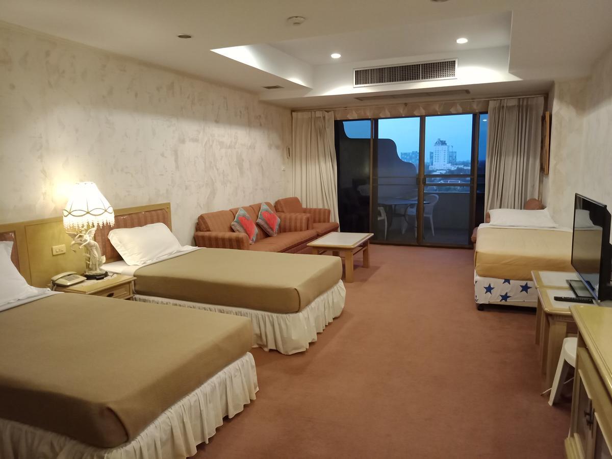 Cha-Am Grand Condotel ภายนอก รูปภาพ