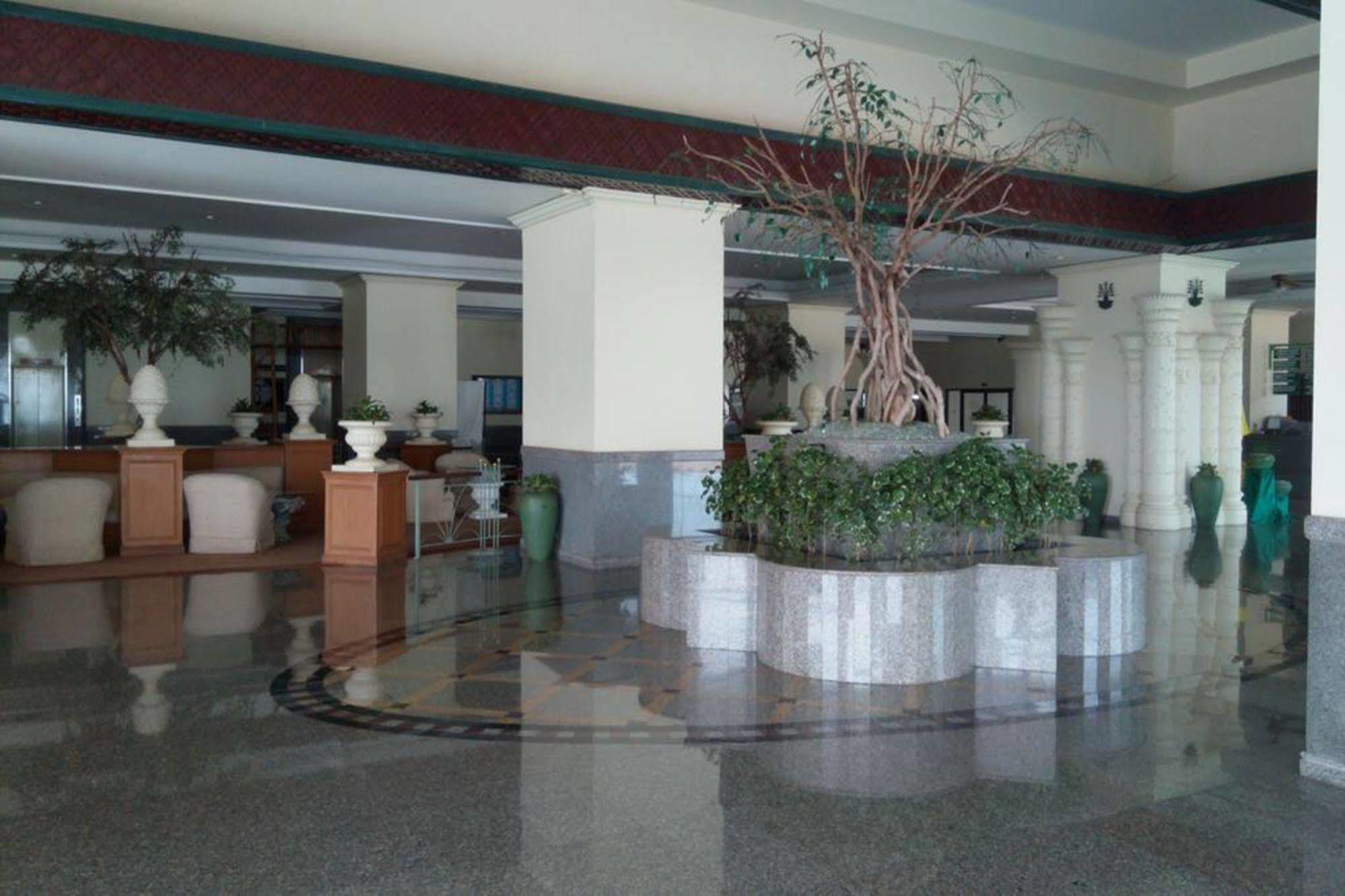 Cha-Am Grand Condotel ภายนอก รูปภาพ