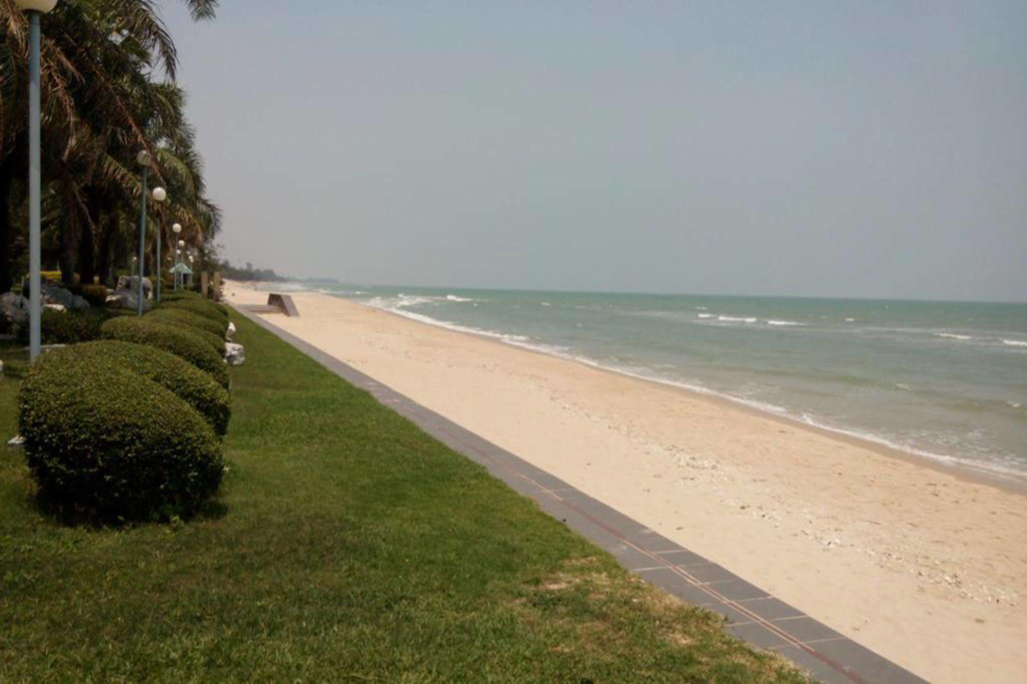 Cha-Am Grand Condotel ภายนอก รูปภาพ